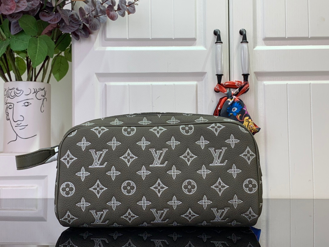 루이비통  클러치백 M44494