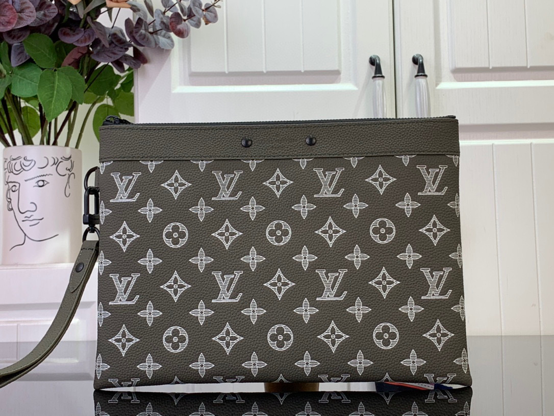 루이비통  클러치백 m83382