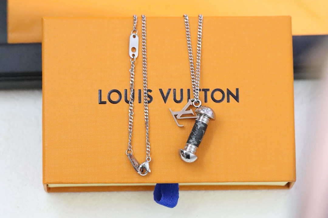 루이비통 목걸이