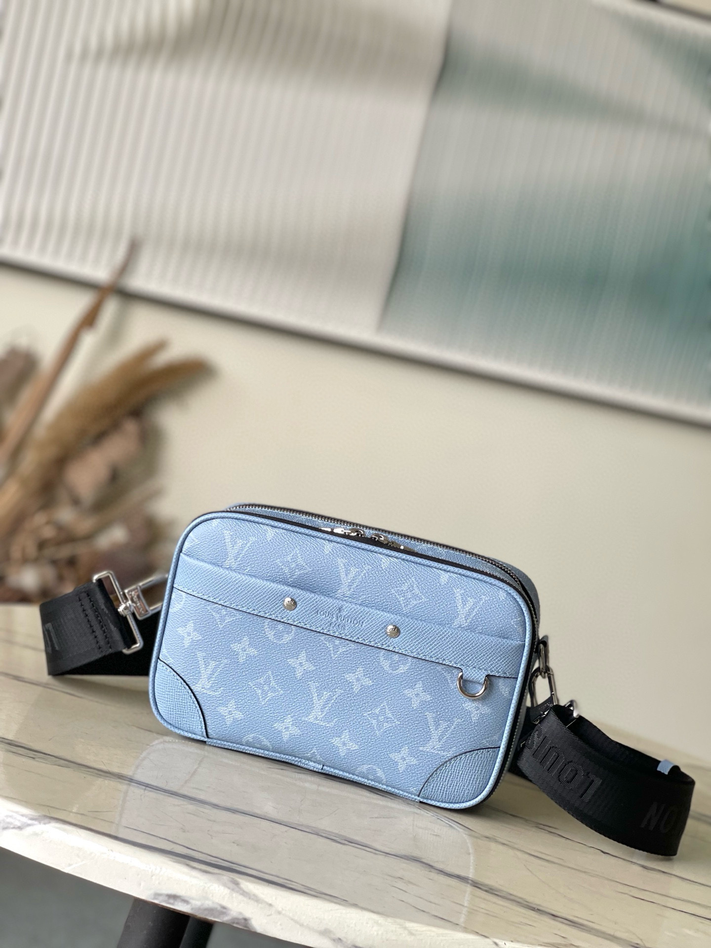 루이비통 M14073 남자가방