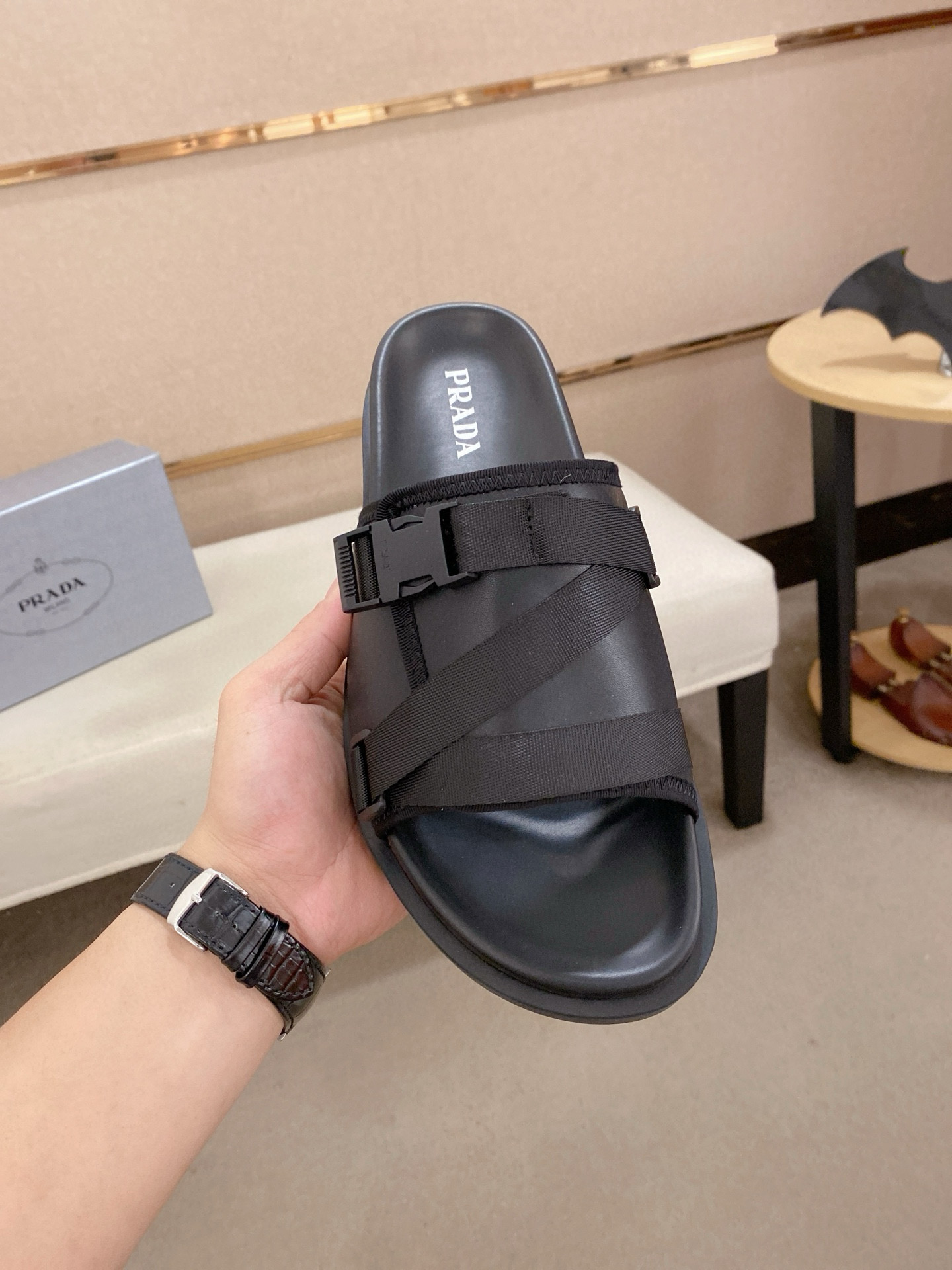 프라다 남자 슬리퍼