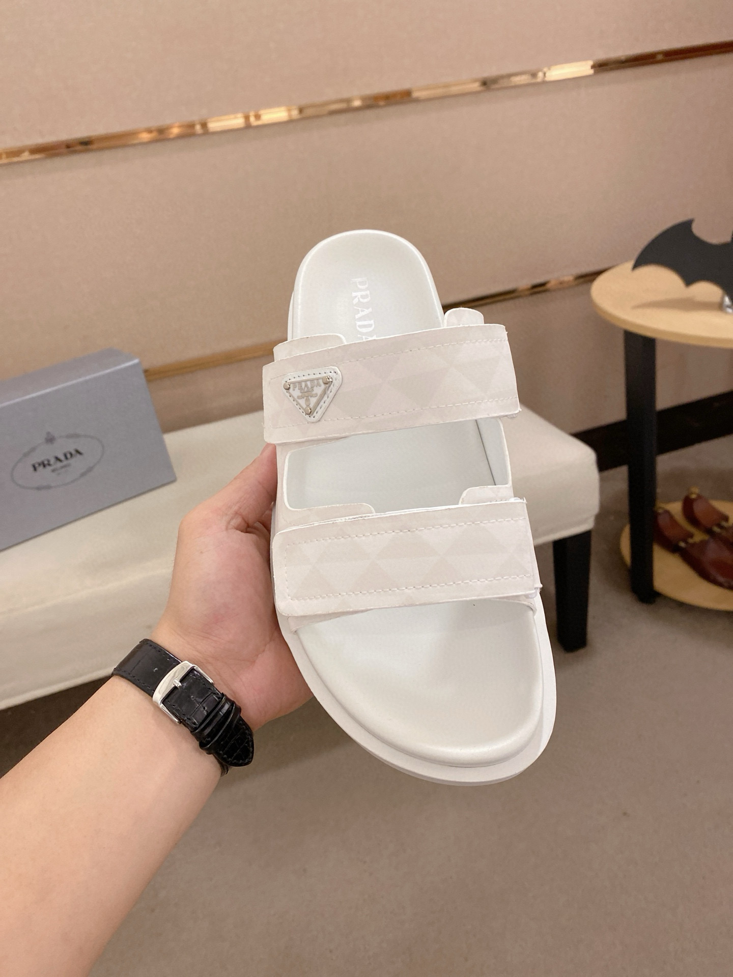 프라다 남자 슬리퍼