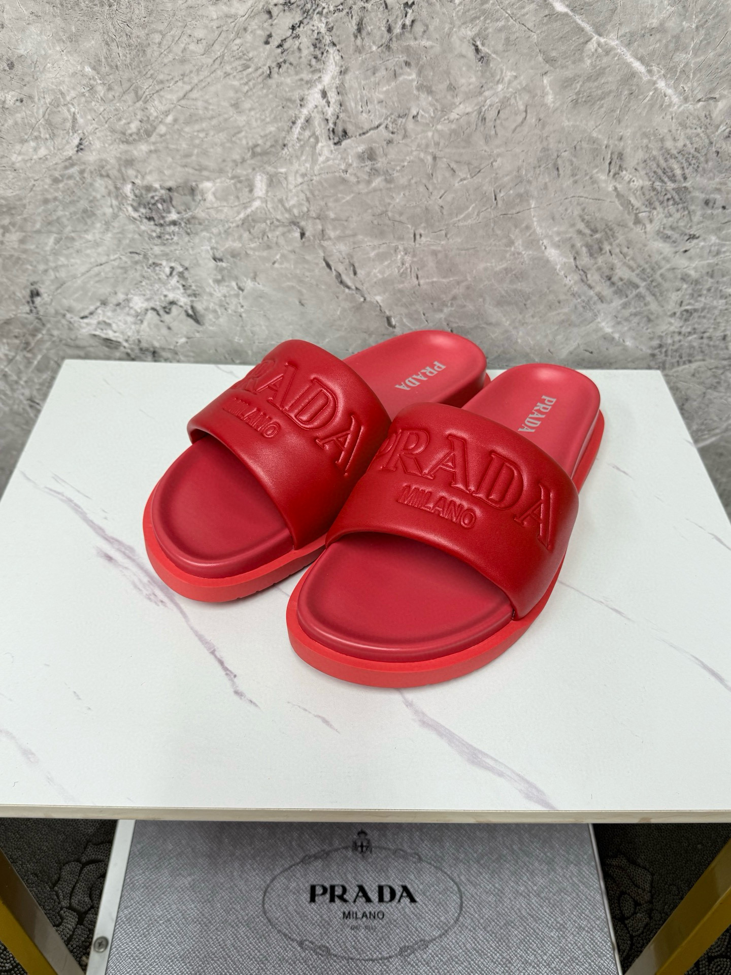 프라다 남자 슬리퍼