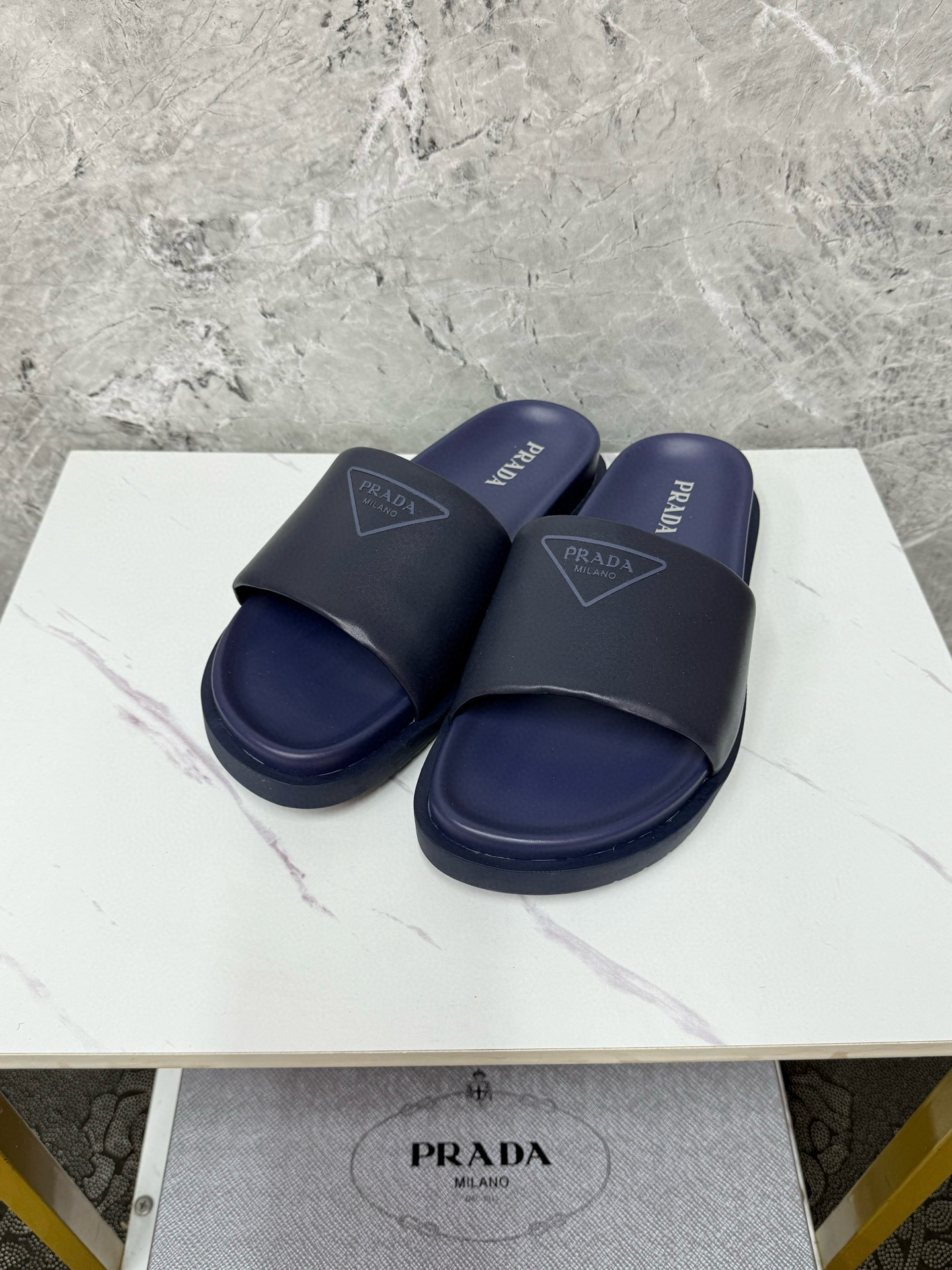 프라다 남자 슬리퍼