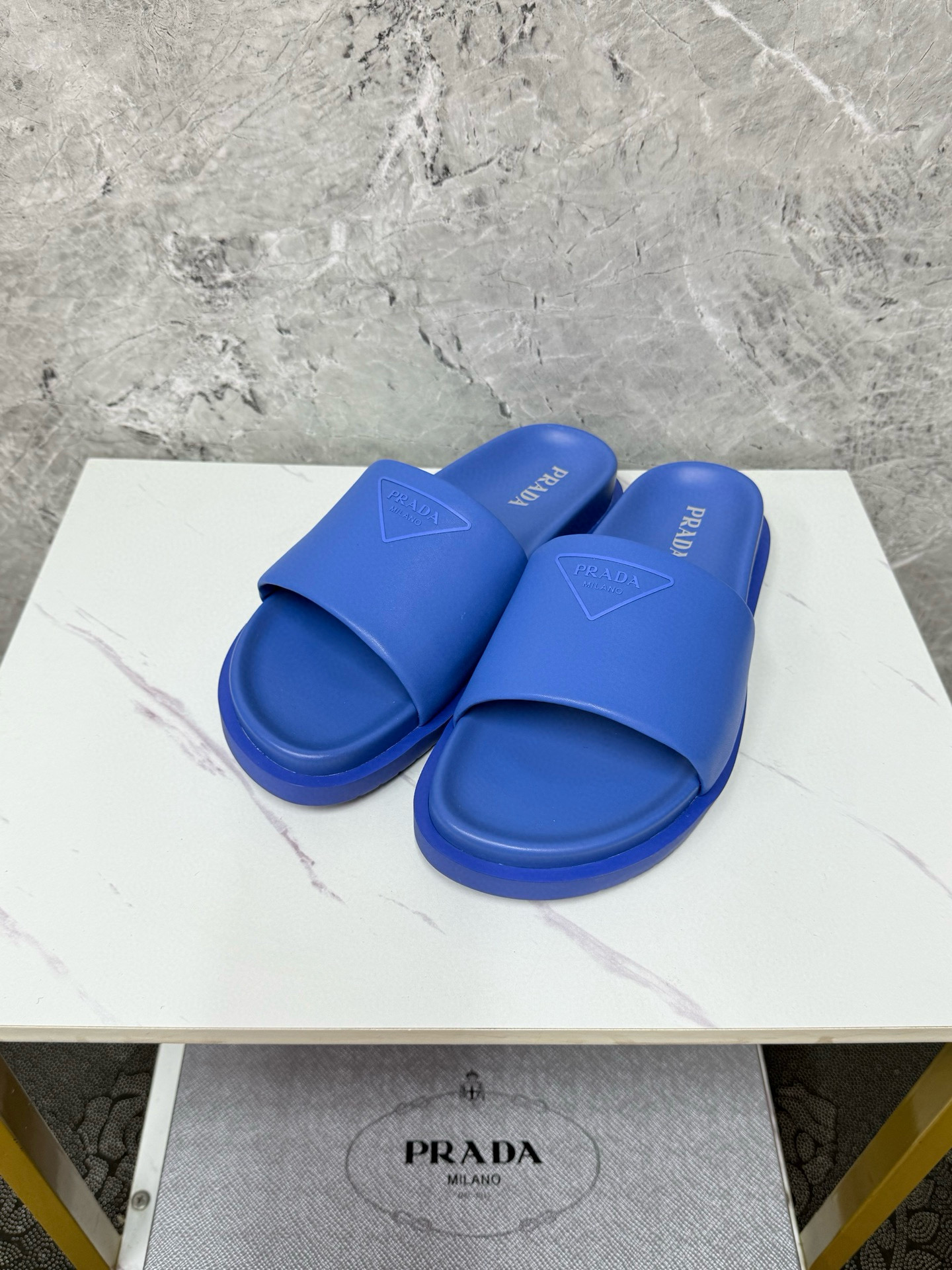 프라다 남자 슬리퍼