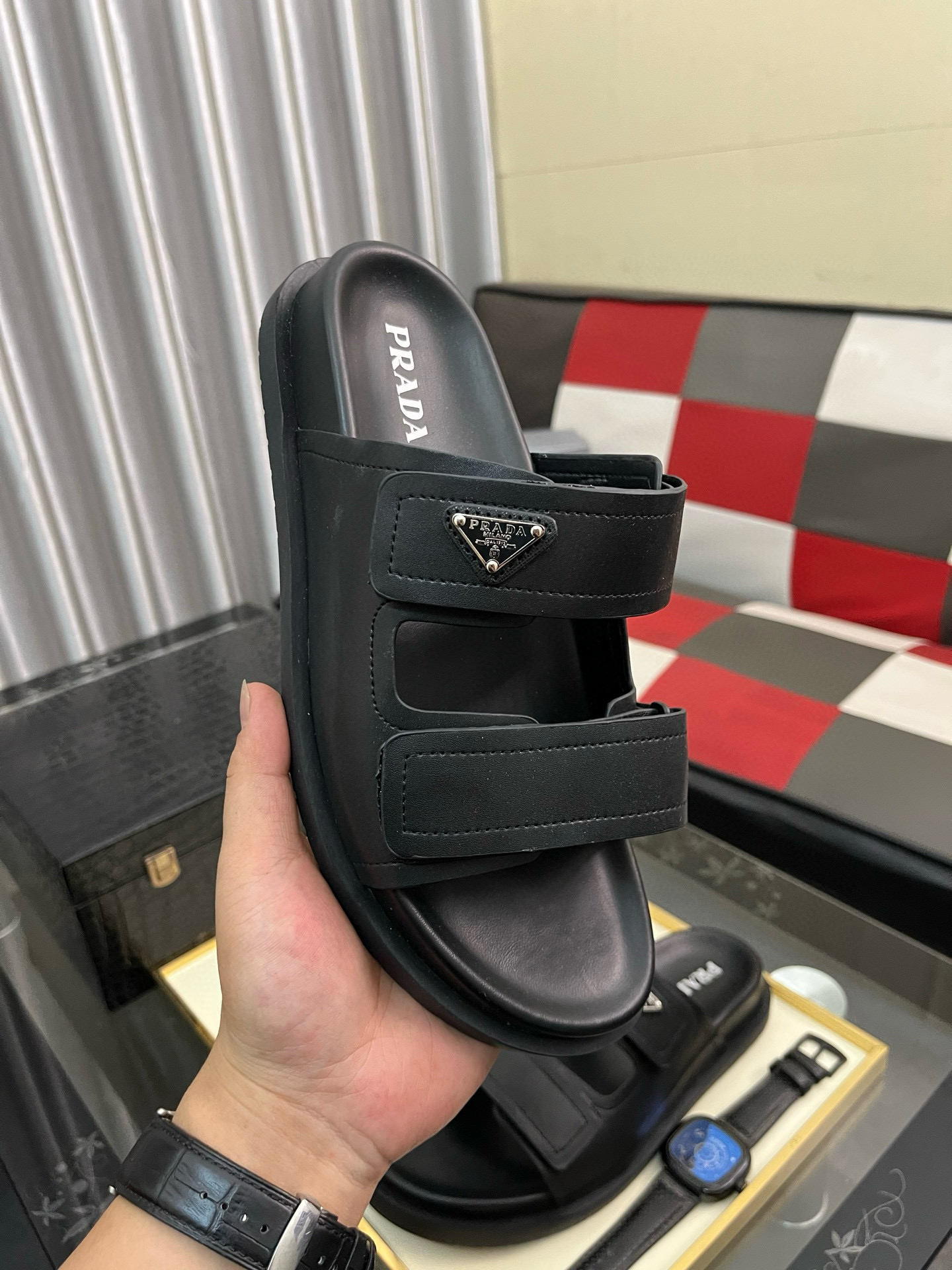 프라다 남자 슬리퍼