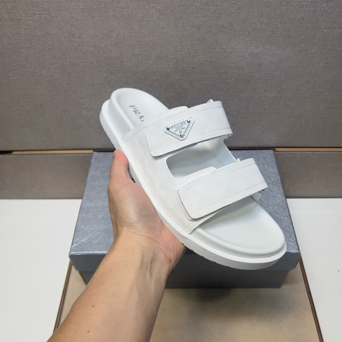 프라다 남자 슬리퍼