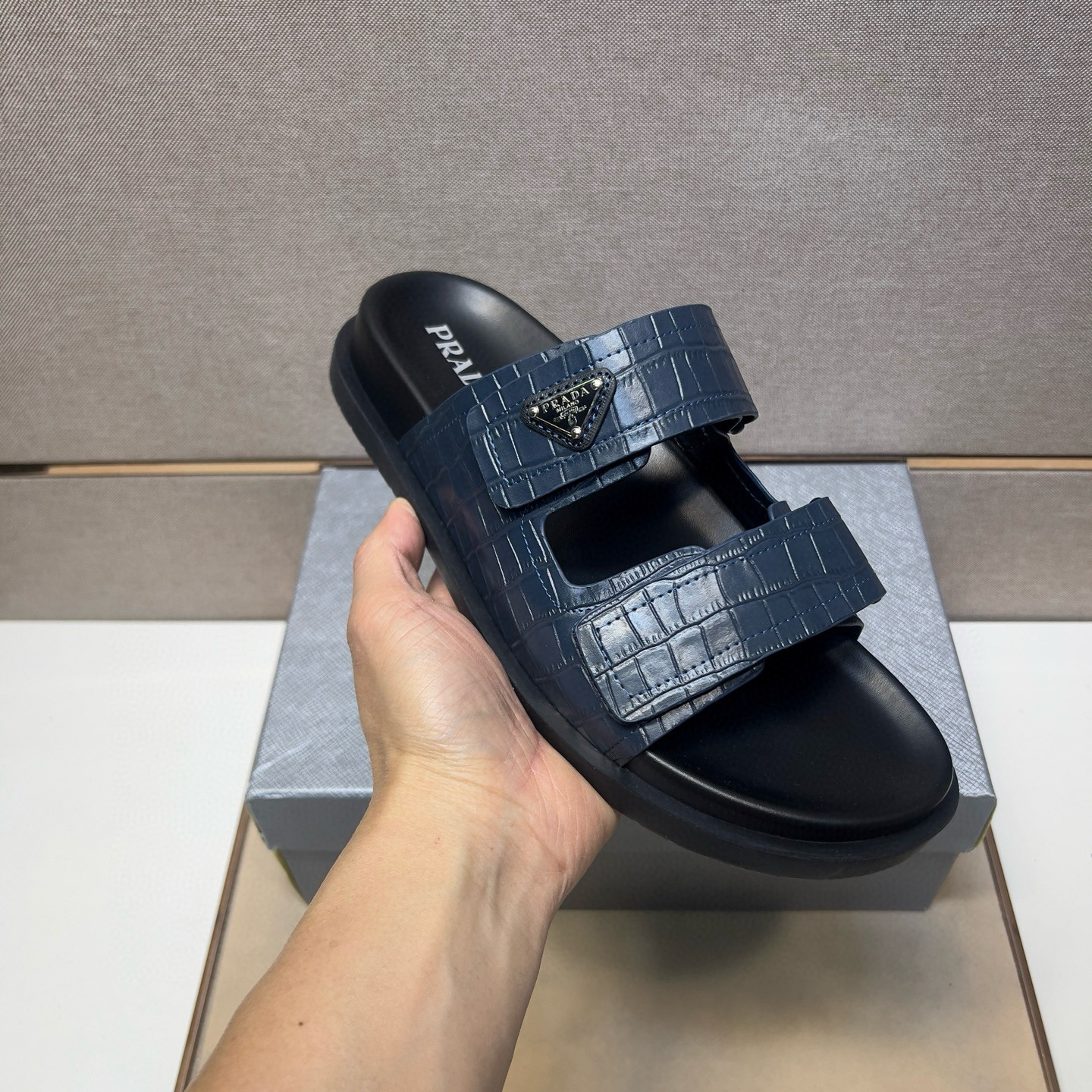 프라다 남자 슬리퍼