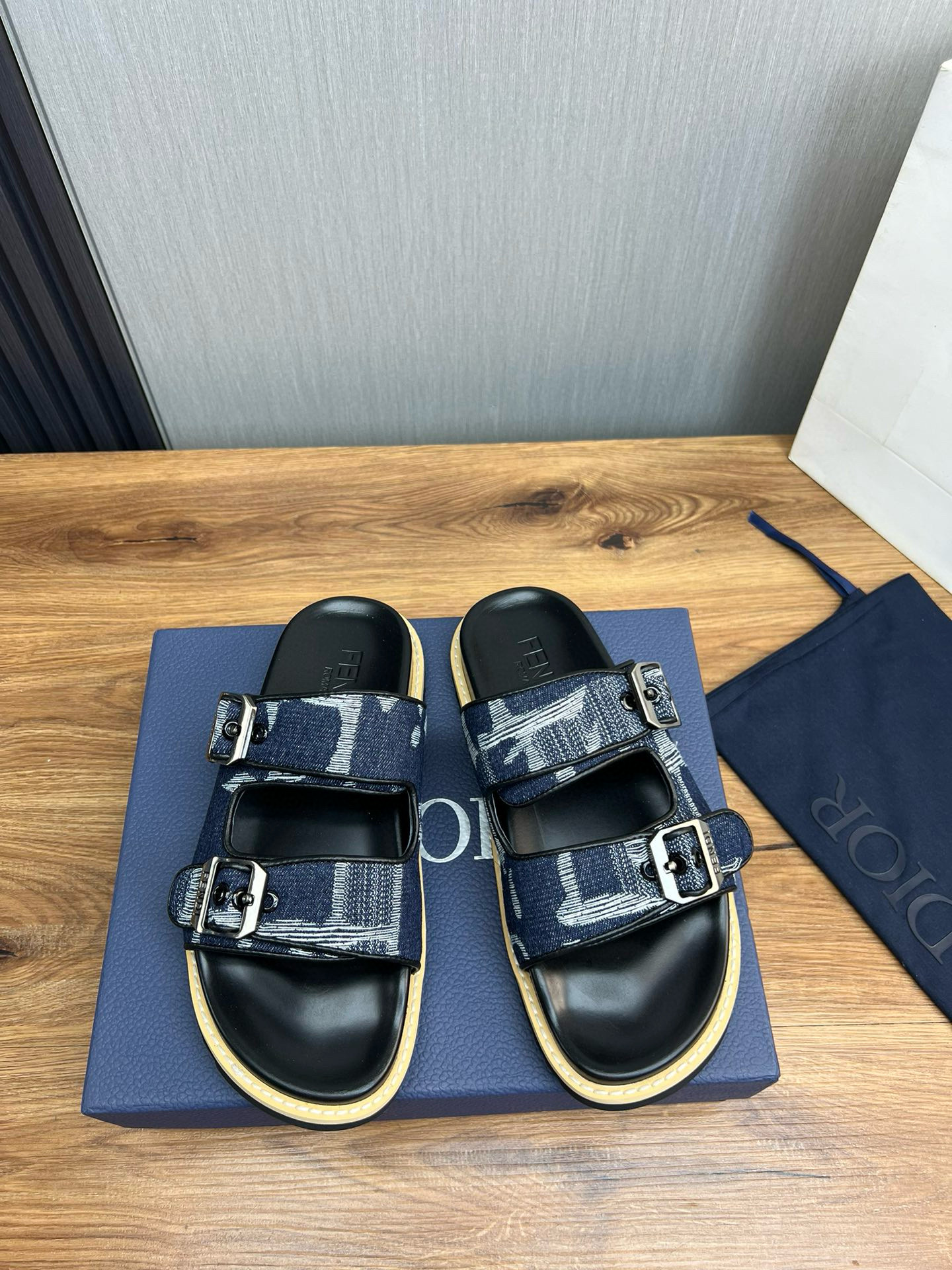 디올 남자 슬리퍼