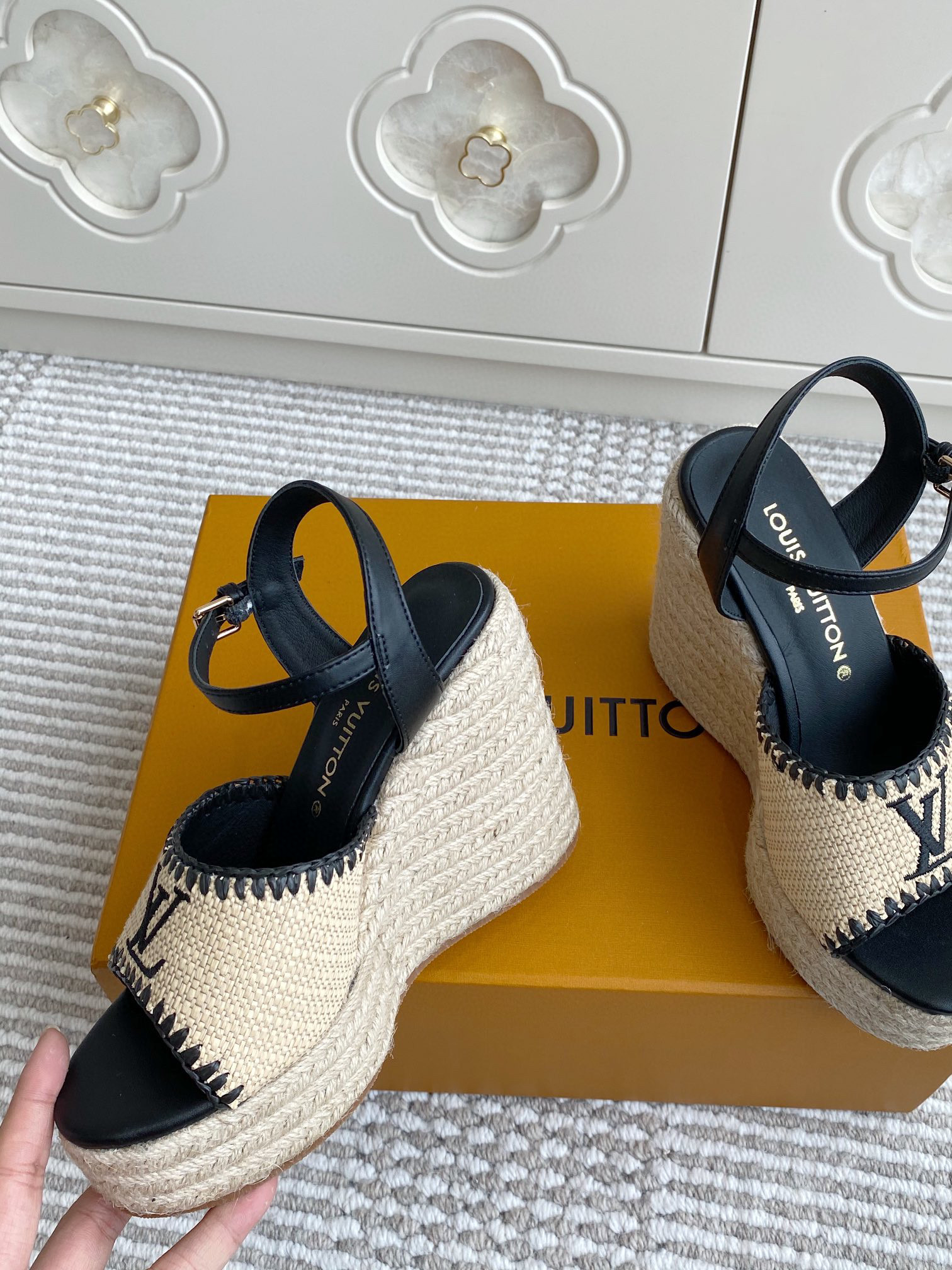 루이비통 여자 샌들 11.5cm