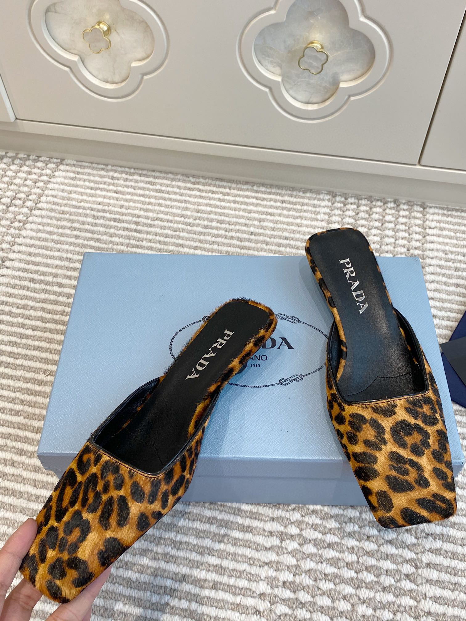 프라다 여자 슬리퍼