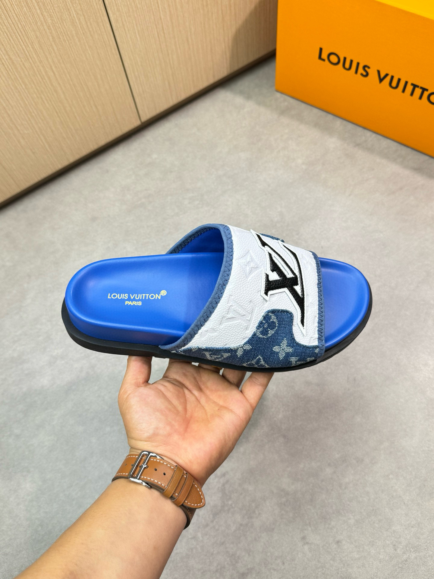 루이비통 남자 슬리퍼