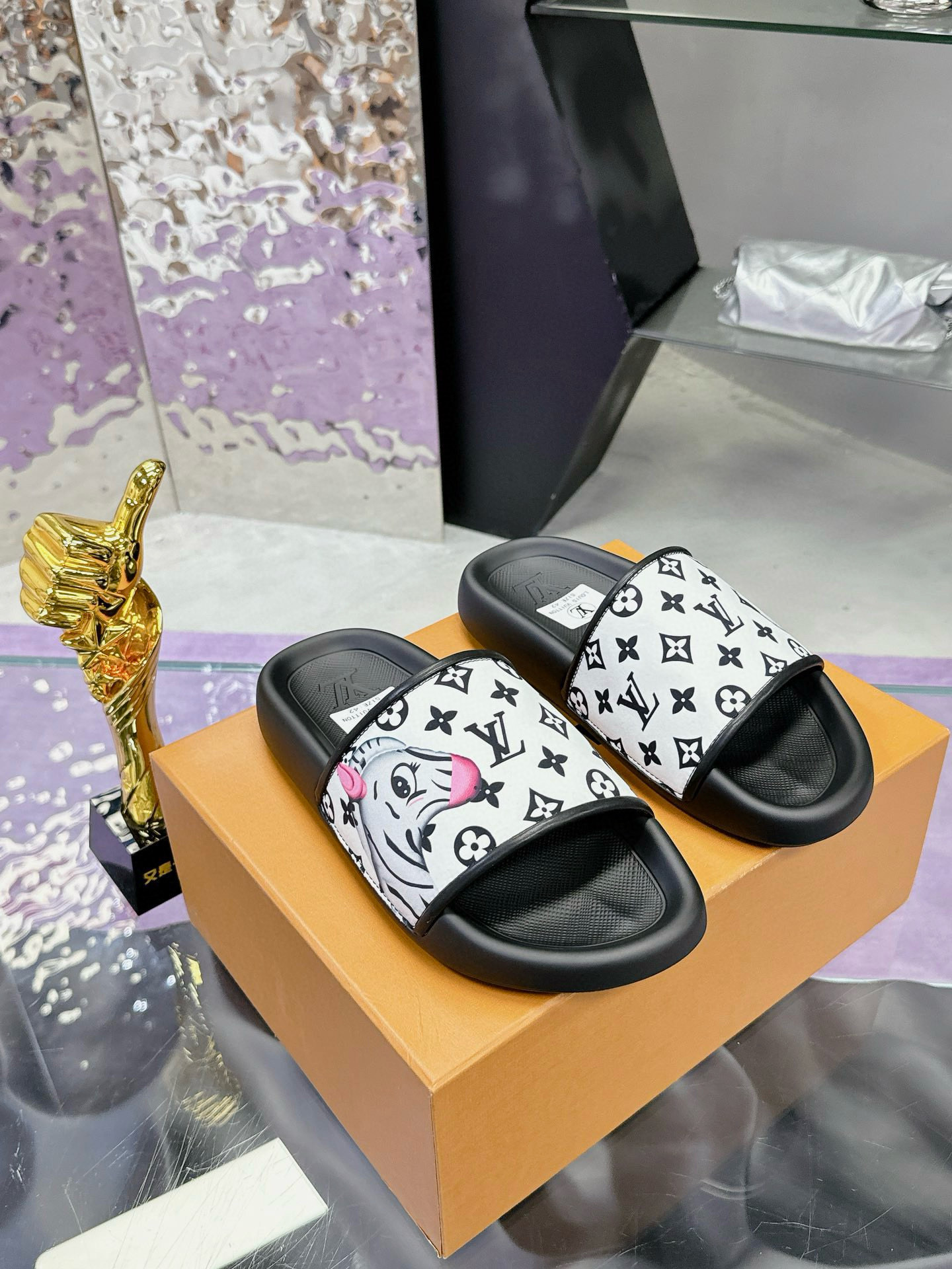 루이비통 남자 슬리퍼