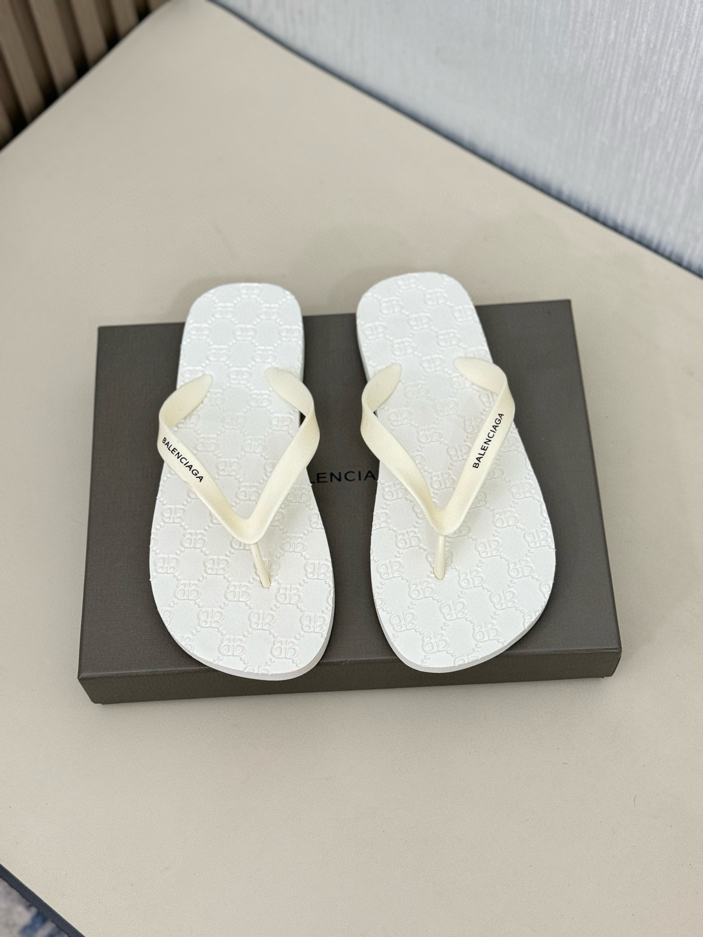 발렌시아가 남자 슬리퍼