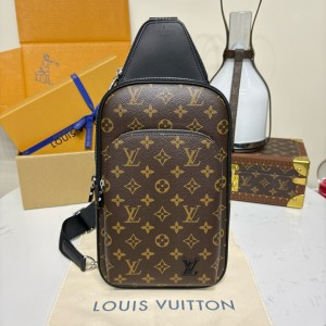 루이비통 M46327 남자가방