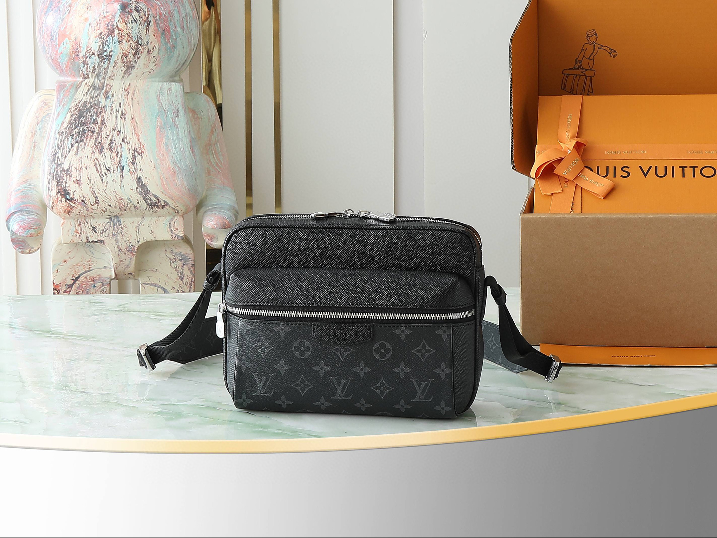 루이비통 M30233 남자가방