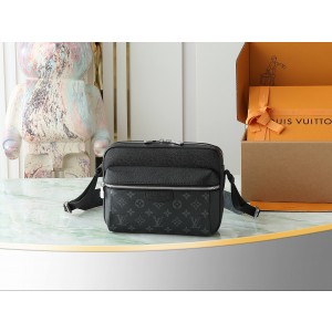 루이비통 M30233 남자가방