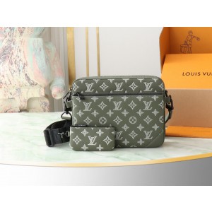 루이비통 M12490 남자가방