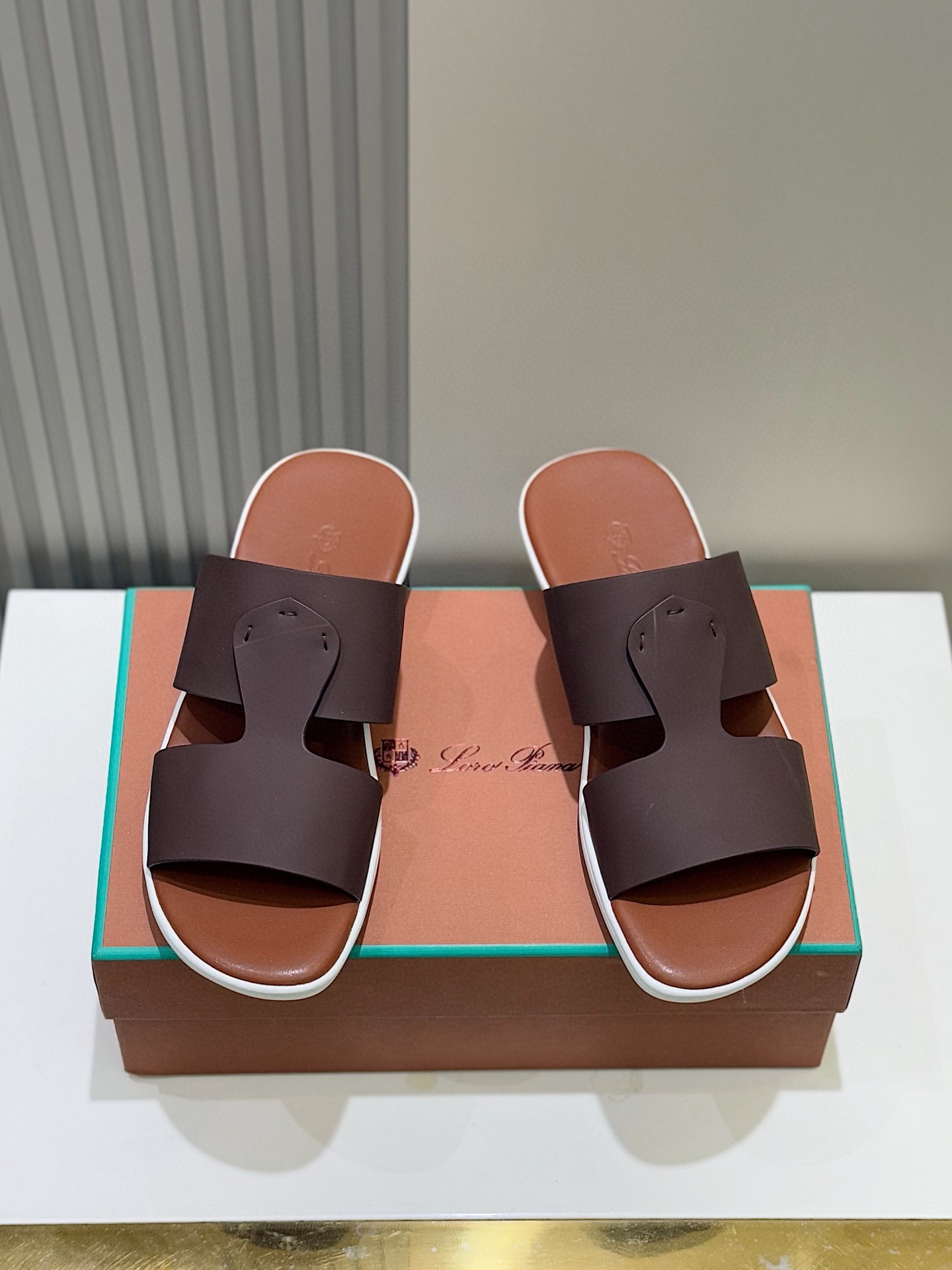 로로피아나 남자 슬리퍼