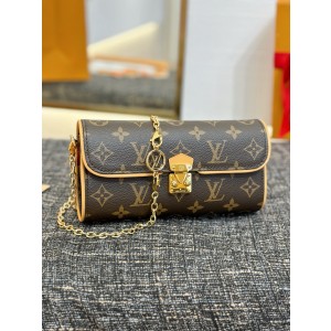 루이비통 M13566 여자가방