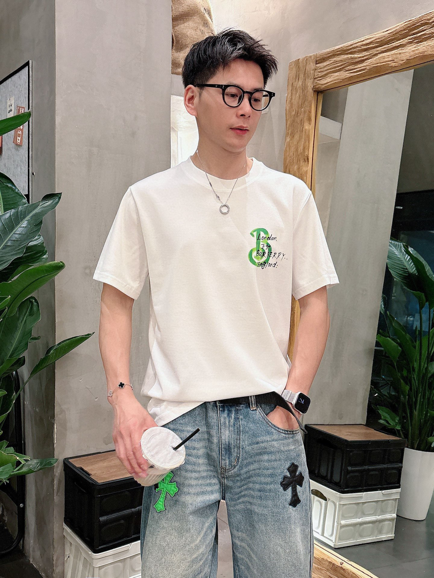 버버리 남자 반팔티