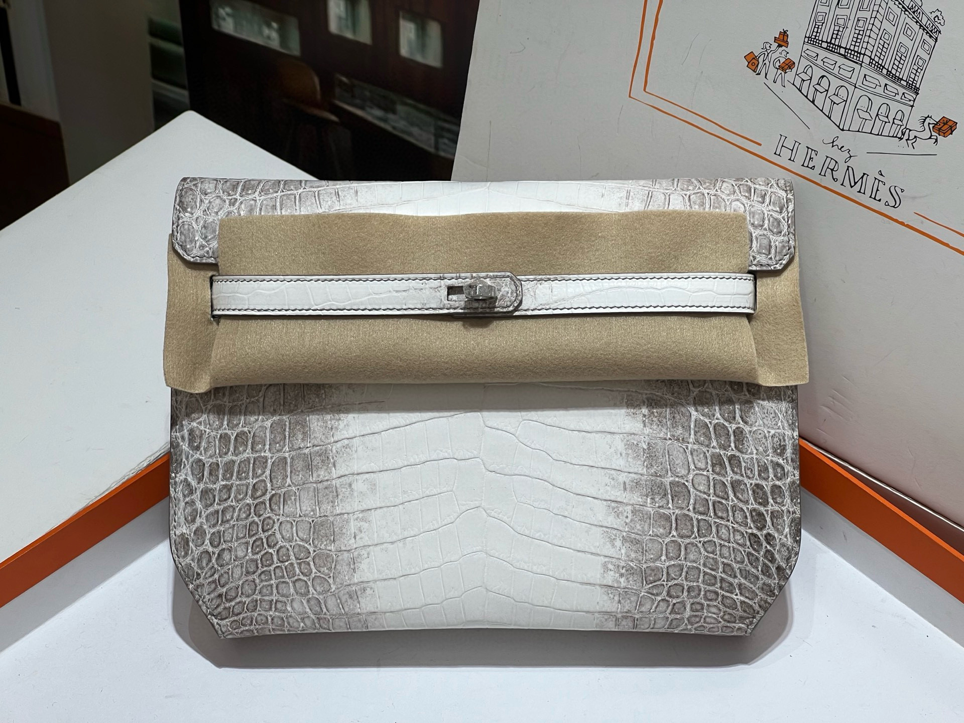 에르메스 켈리 데페슈 클러치백