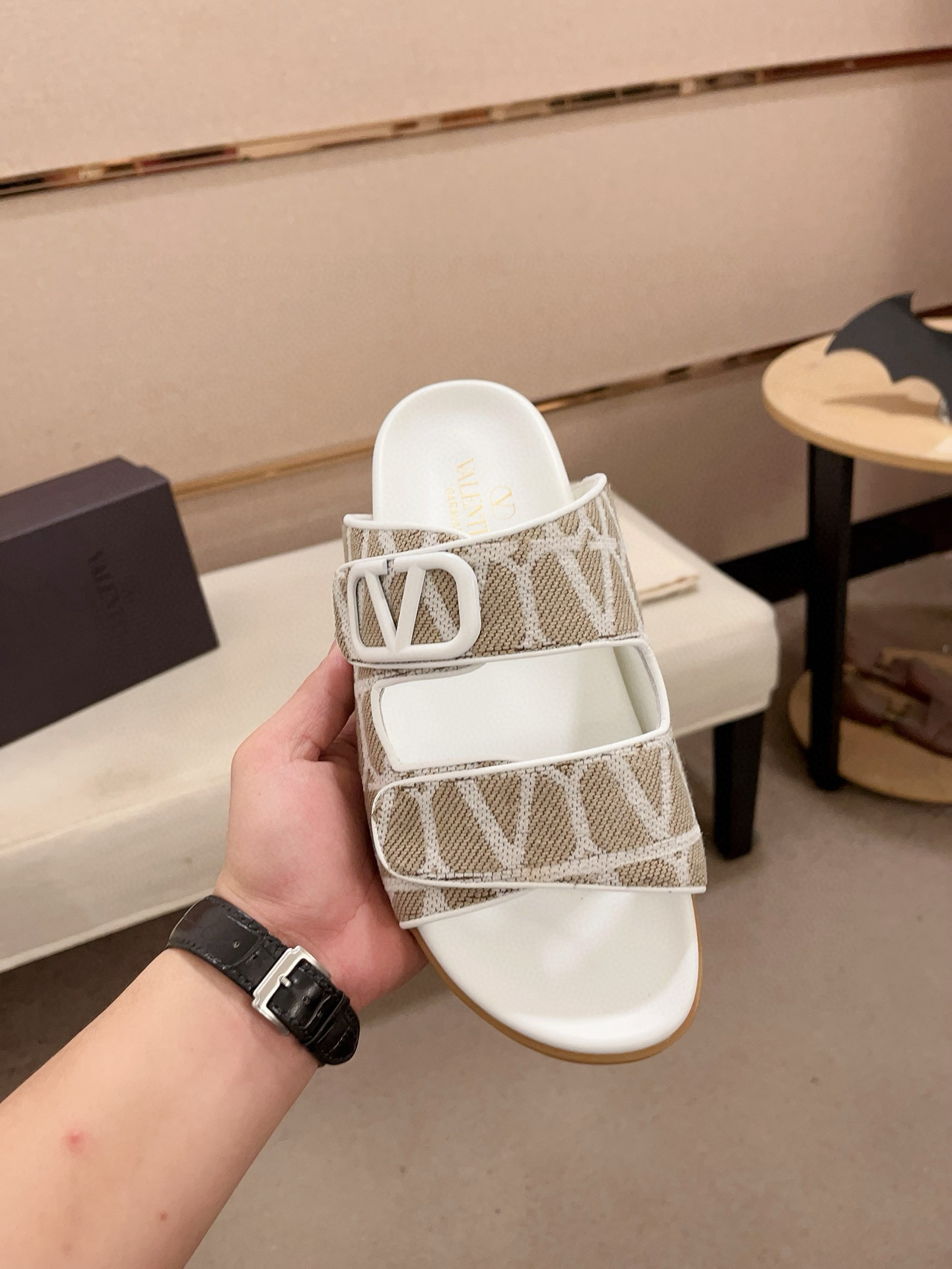 발렌티노 남녀공용 슬리퍼