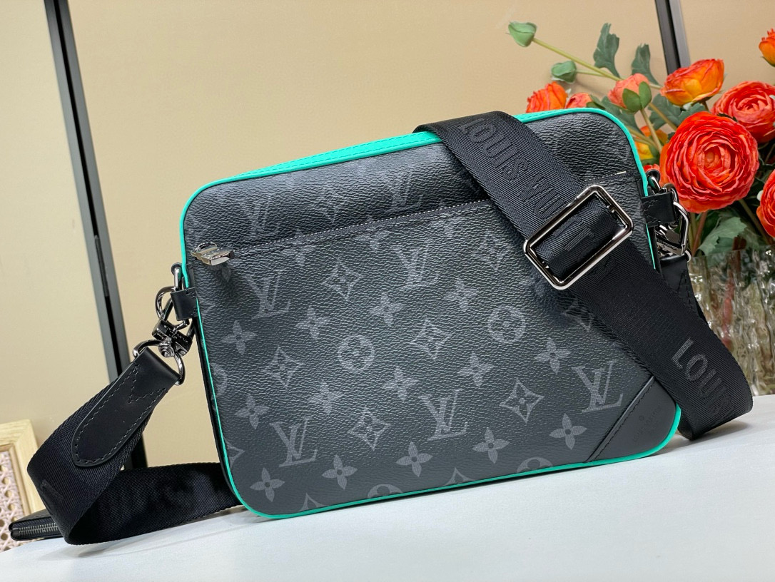 루이비통 M26052 남자가방