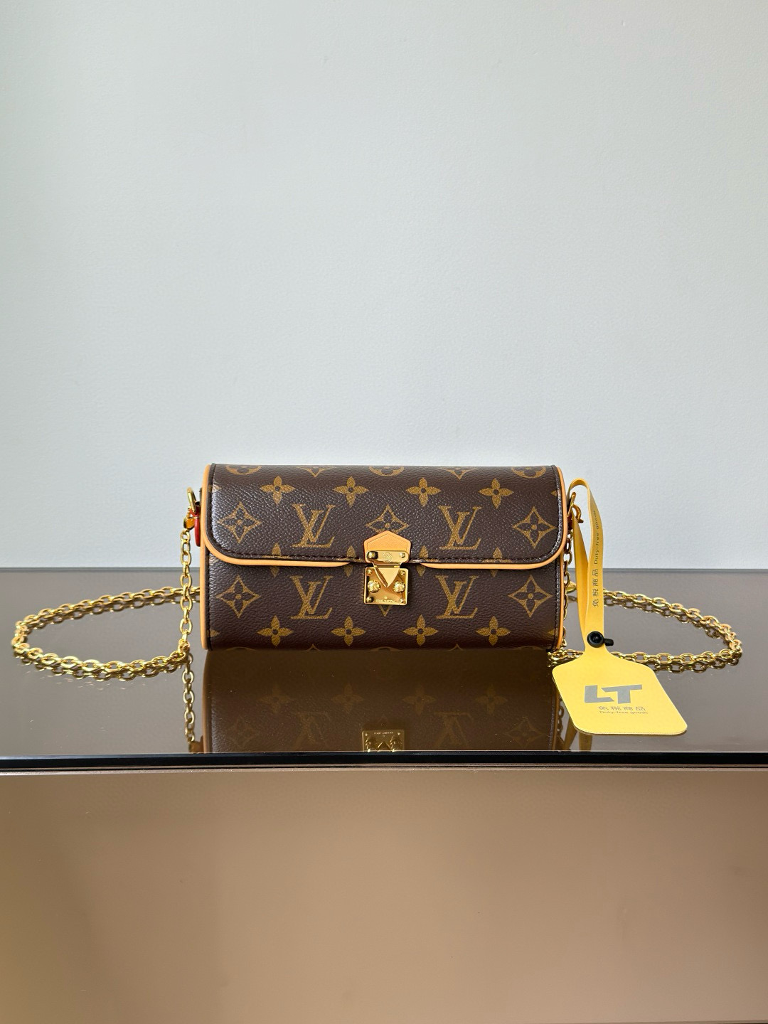 루이비통 M13566 여자가방