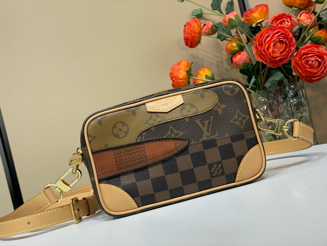 루이비통 M26020 남자가방