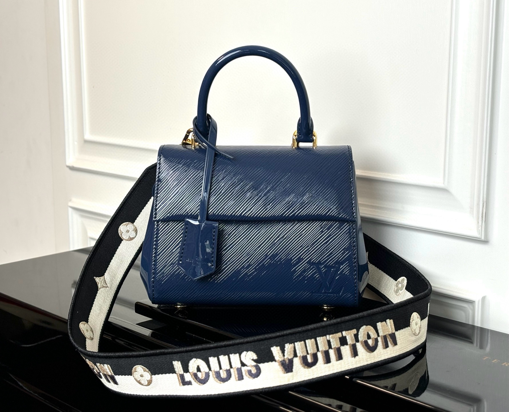 루이비통 M58928 여자가방