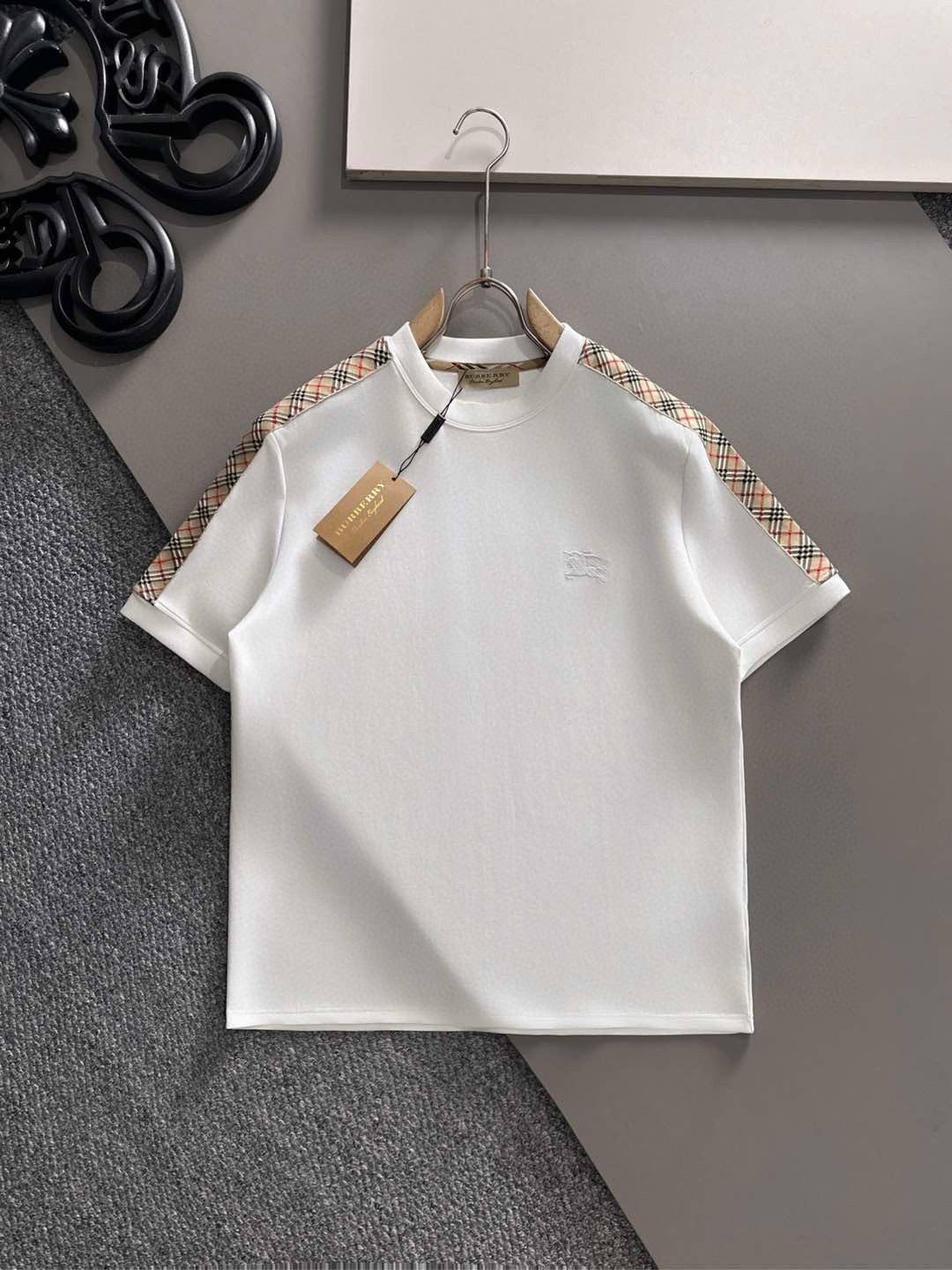 버버리 남자 반팔티