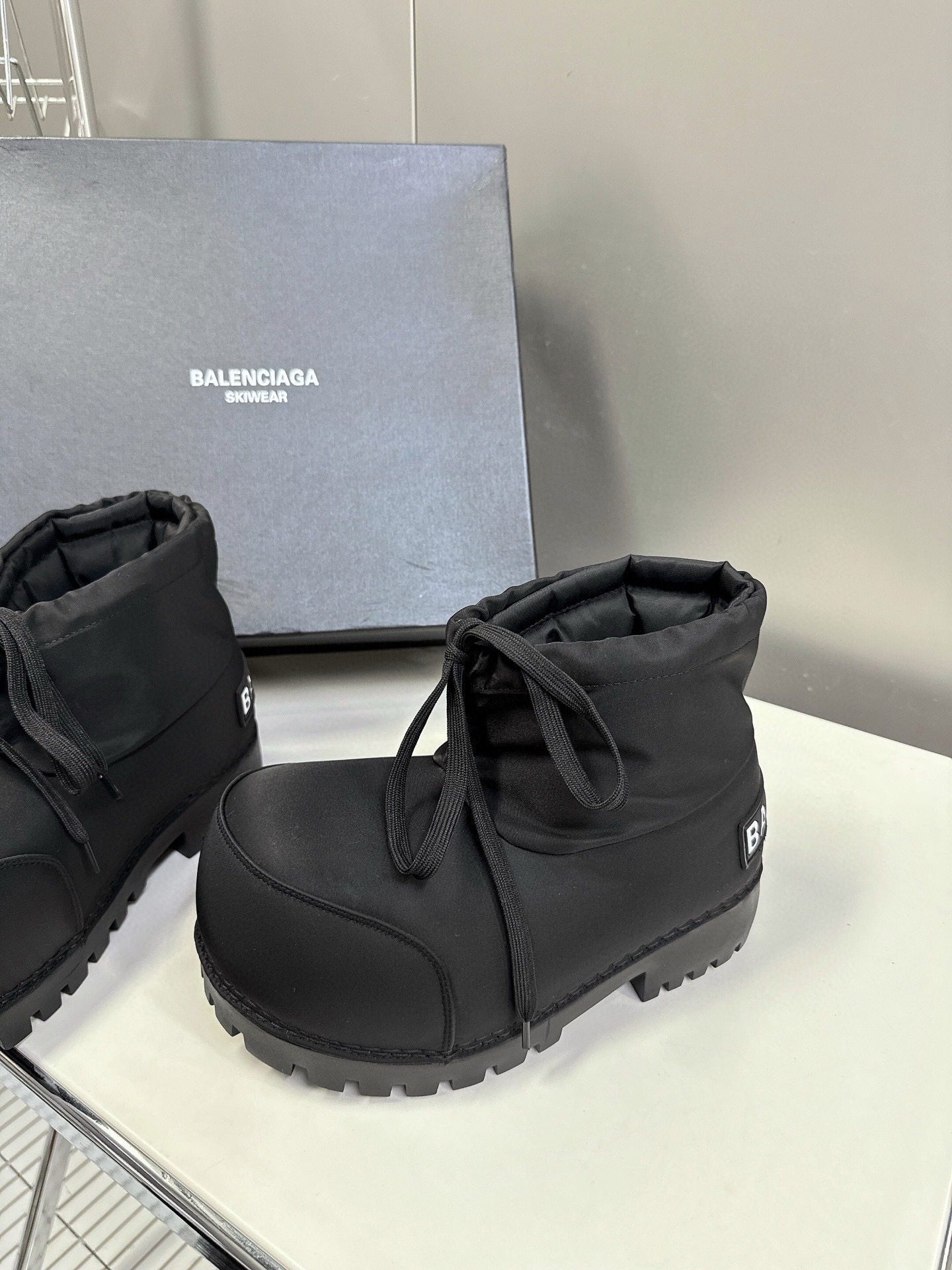 발렌시아가 남여공용 부츠