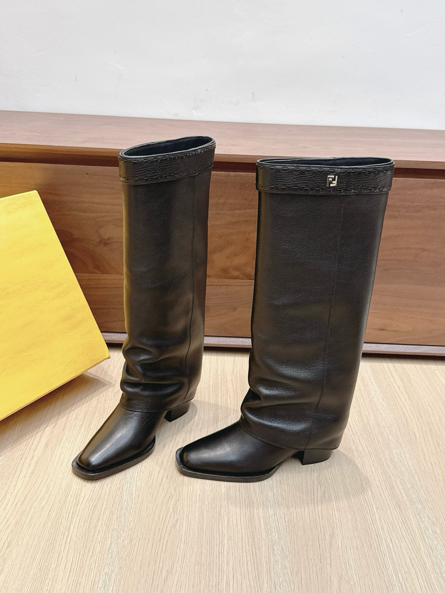 펜디 여자 부츠