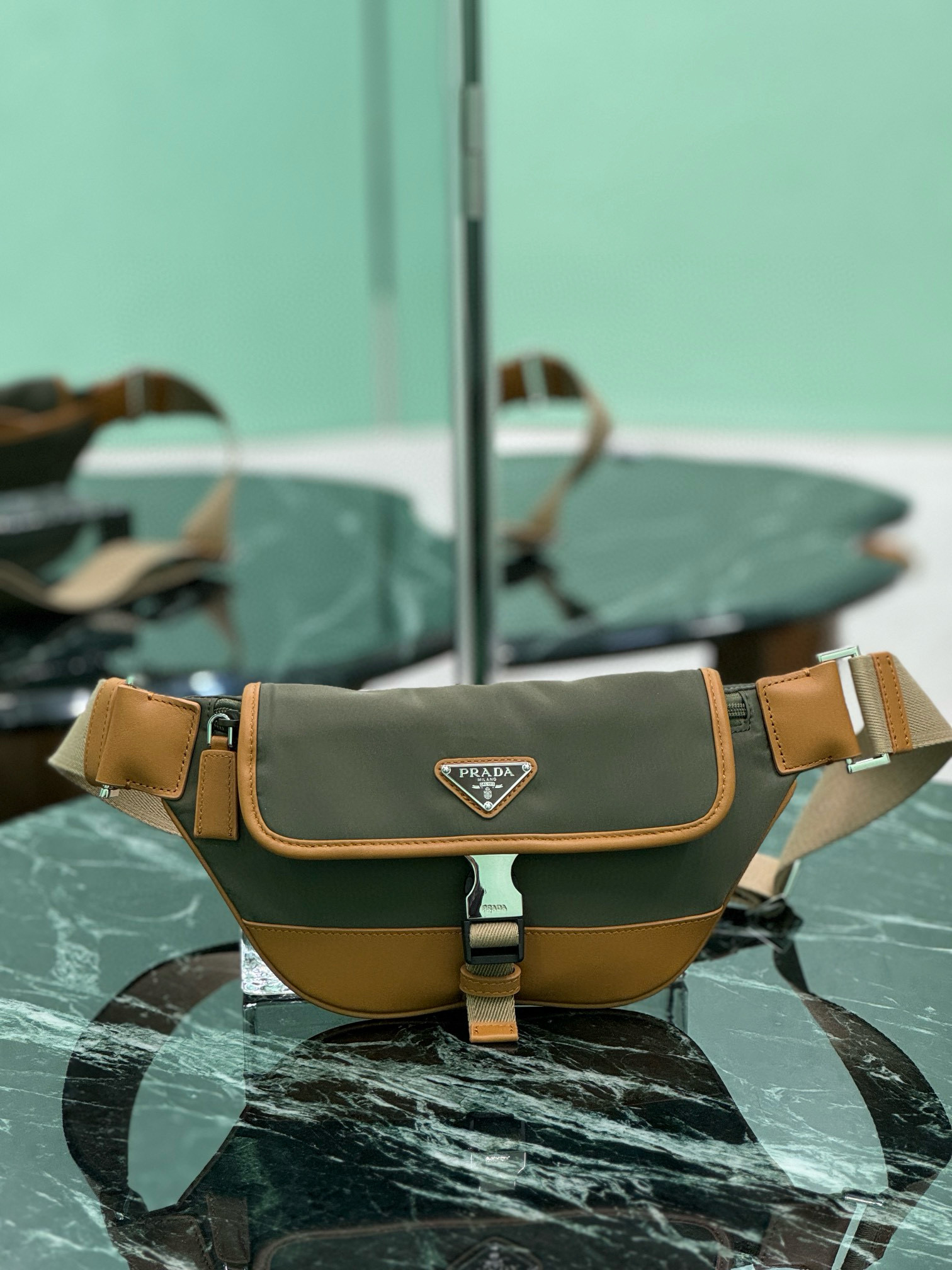 프라다 2vh176 슬링백