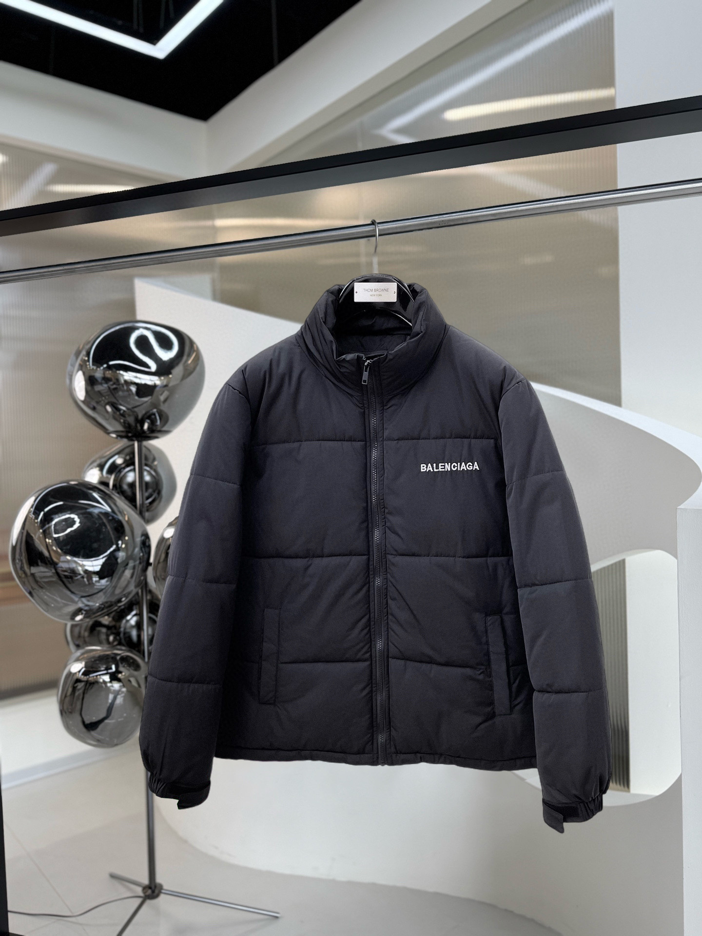 발렌시아가 남자 패딩