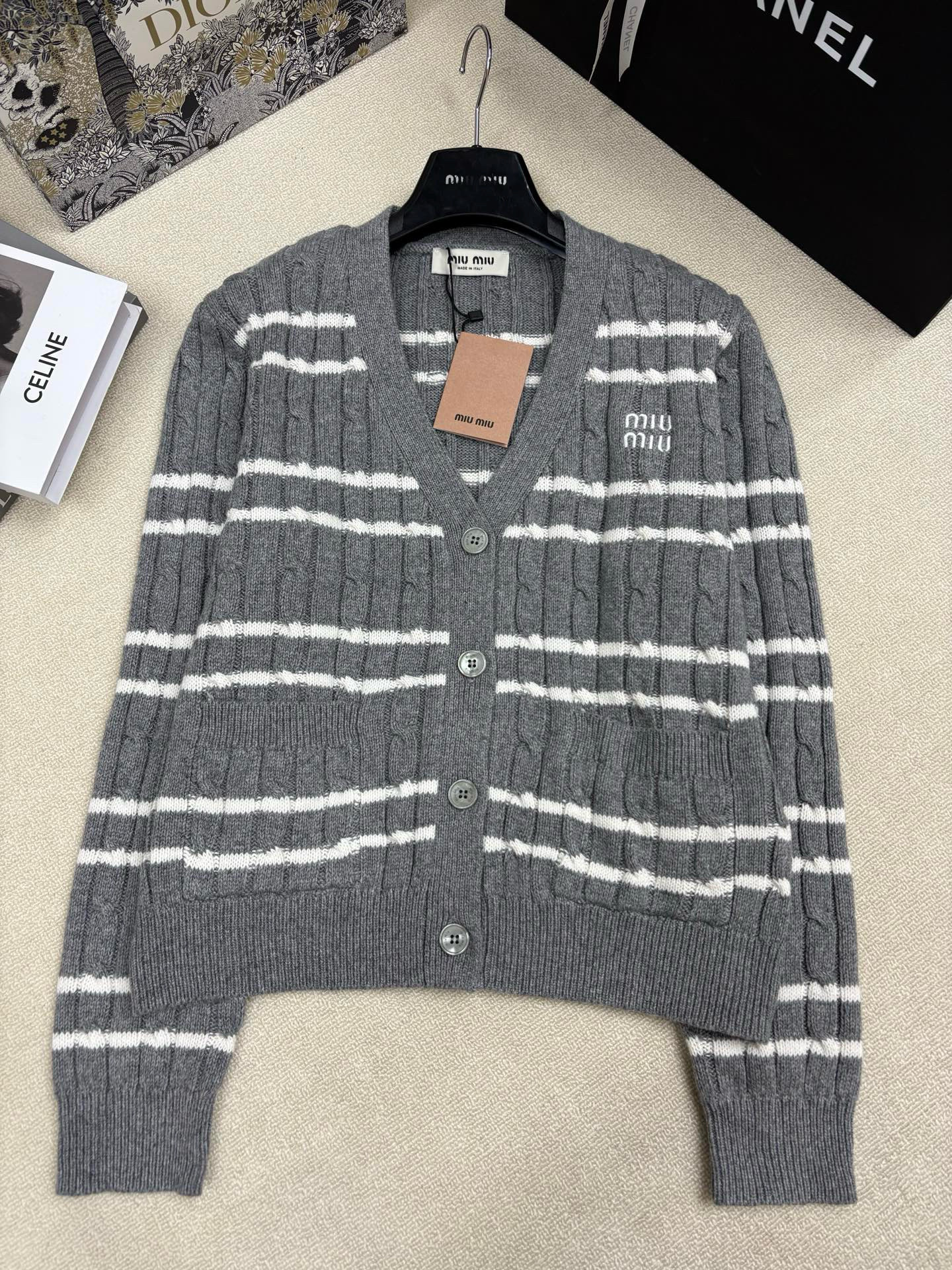 미우미우 여자 가디건