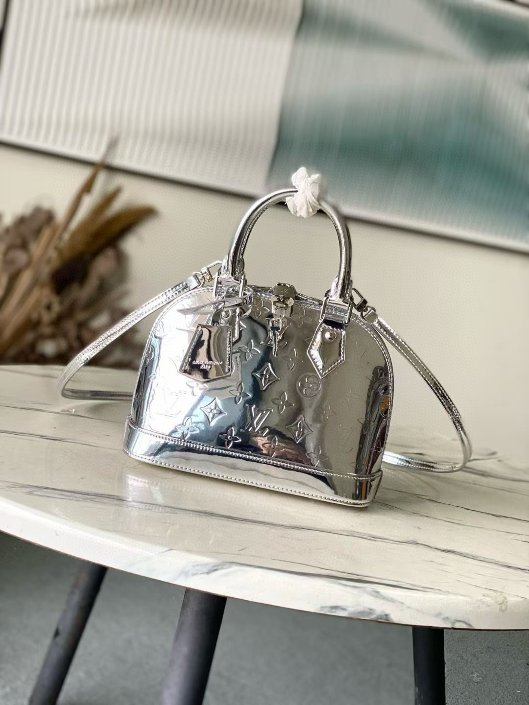 루이비통 M26335 여자가방