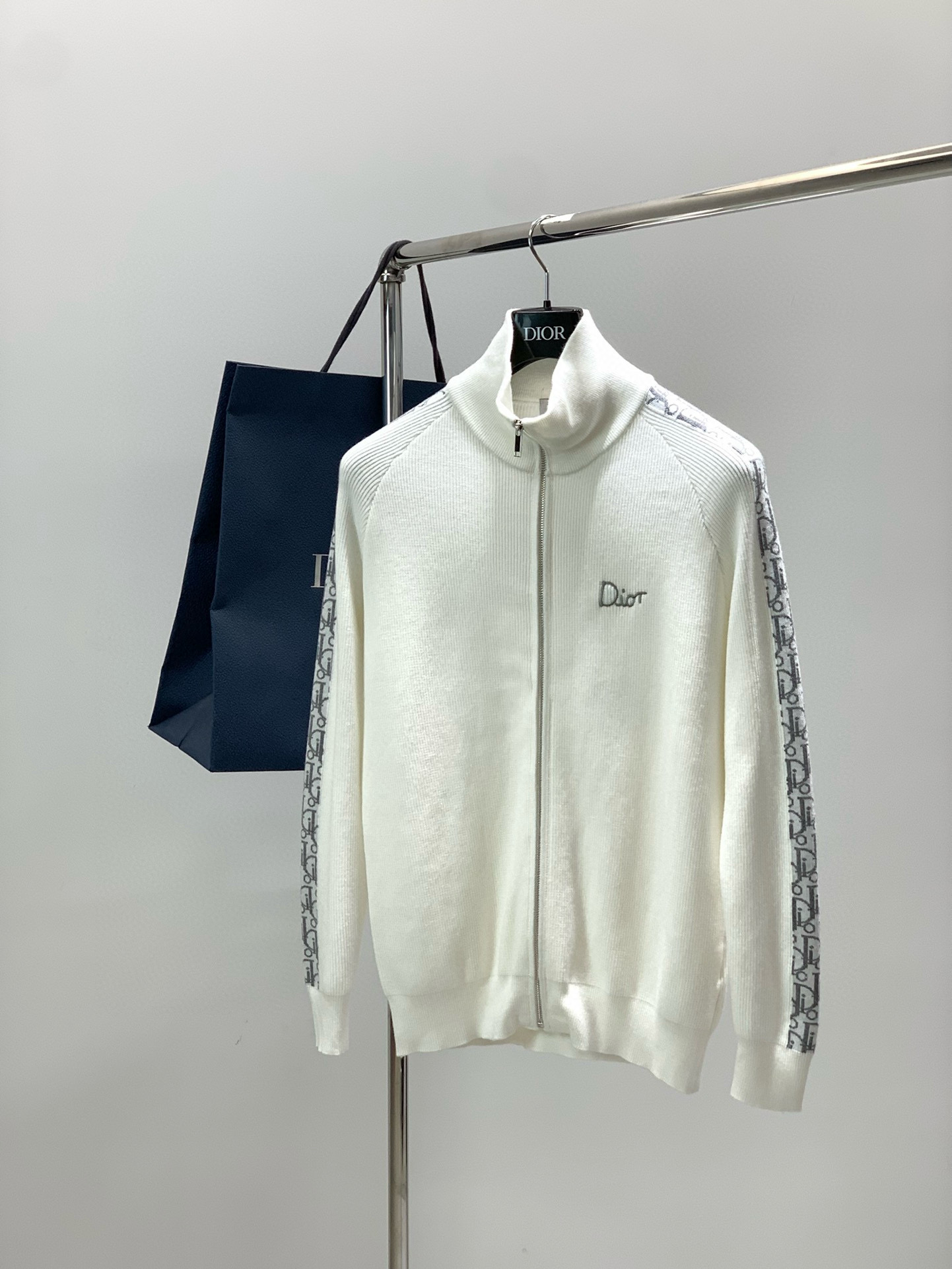 디올 남자 니트